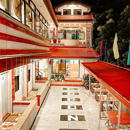 Mario'S Travellers Inn Coron Exterior photo