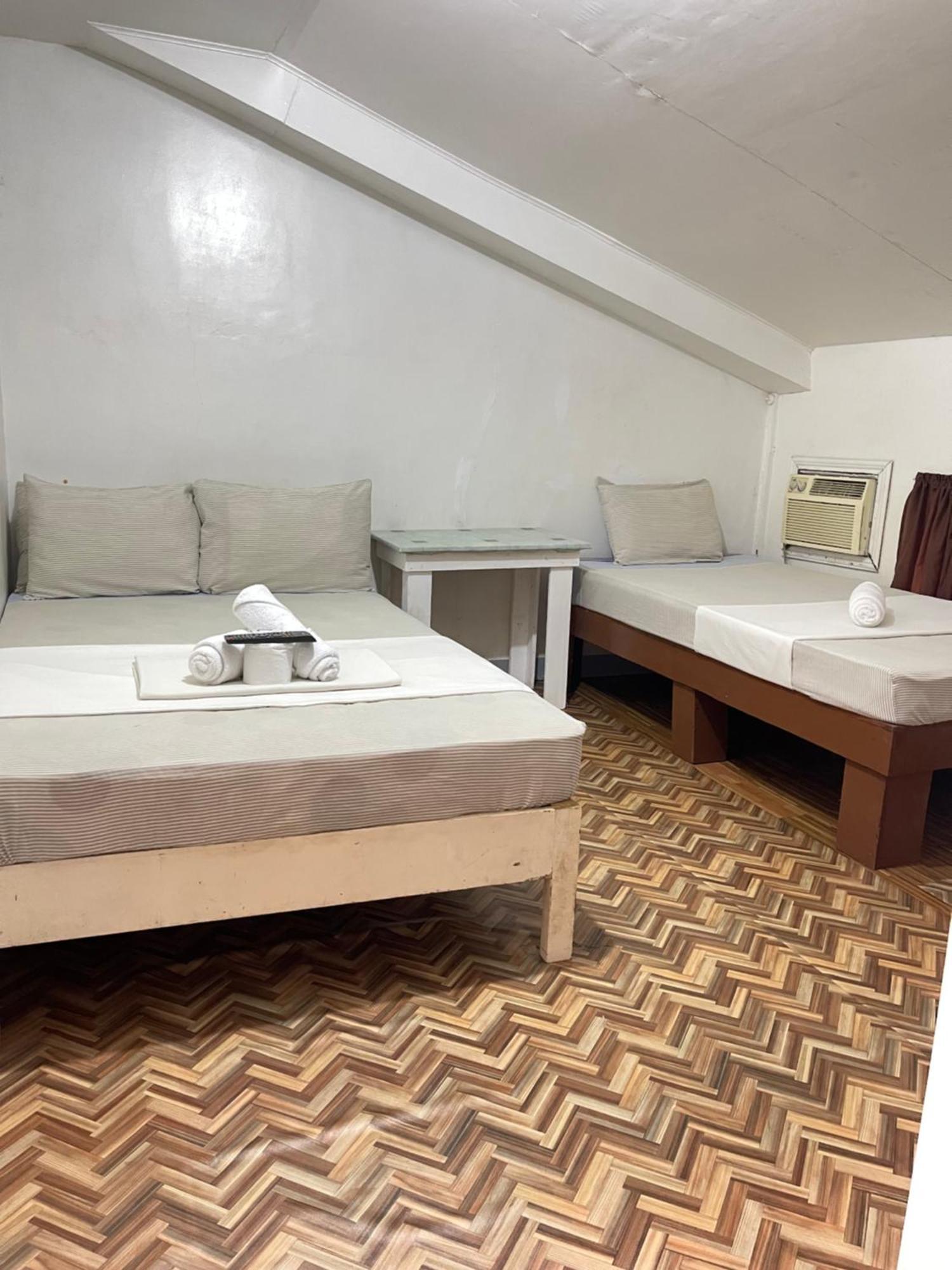 Mario'S Travellers Inn Coron Exterior photo